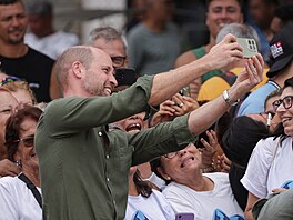 Princ William s fanou�ky na brazilském ostrov� Paqueta (4. listopadu 2025)