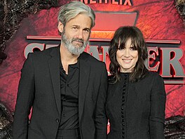 Scott Mackinlay Hahn a Winona Ryderová v Los Angeles (6. listopadu 2025)