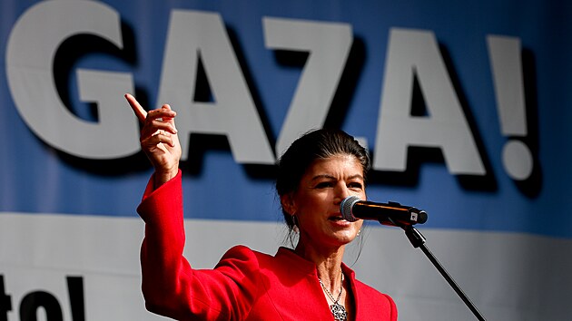 Sahra Wagenknechtov� na akci na podporu Gazy (13. z��� 2025)