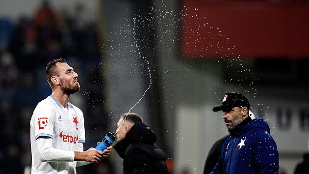 Tomáš Chorý ze Slavie Praha slaví gól proti Plzni.