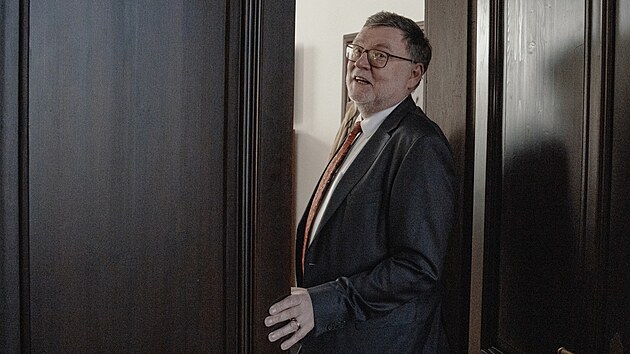 Ministr financí Zbynk Stanjura pichází na jednání vlády, kde se bude...