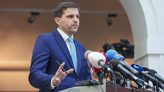 Tiskov� konference ministra �ivotn�ho prost�ed� Petra Hlad�ka (KDU-�SL) p�ed jedn�n�m Rady ministr� �ivotn�ho prost�ed� v Bruselu ke klimatick�mu c�li 2040 (3. listopadu 2025)