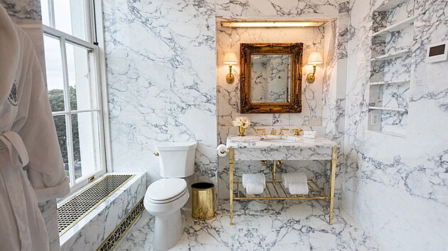 Trump změnil Lincolnovu koupelnu v Bílém domě, art deco nahradily mramor a zlato