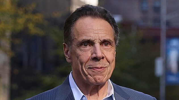 Nezvisl kandidt na starostu New Yorku a bval guvernr Andrew Cuomo pichz k volebn mstnosti. (4. listopadu 2025)
