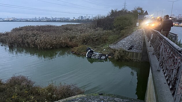 �est migrant� zahynulo a dal�� t�i byli zran�ni p�i nehod� vozu u bulharsk�ho p��stavn�ho m�sta Burgas. (7. listopadu 2025)