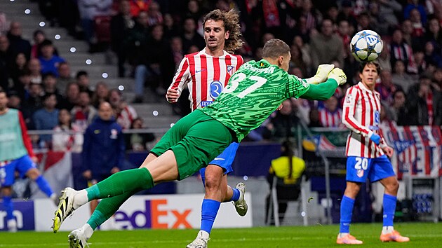 Brank�� Royale belgick�ho Royale Union Scherpen odehr�v� m�� p�ed Griezmannem z Atletica Madrid.
