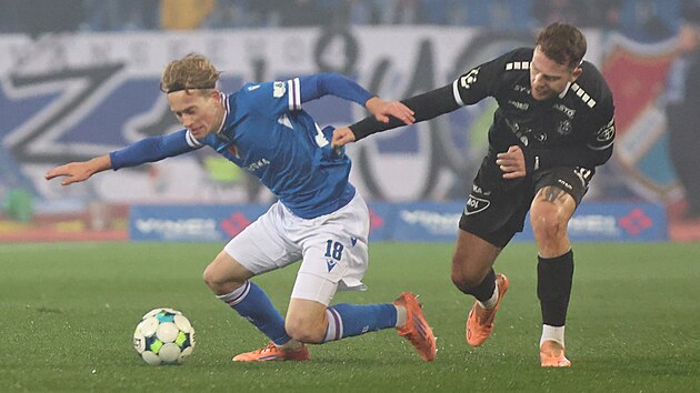 Ostravsk� David Planka (vlevo) a Martin Cedidla z Jablonce