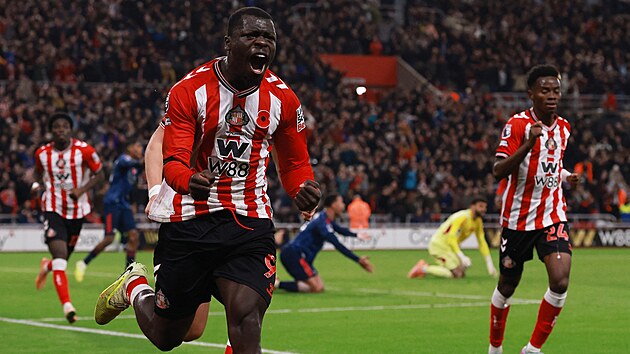 �to�n�k Brian Brobbey ze Sunderlandu se raduje z vyrovn�vac�ho g�lu v...