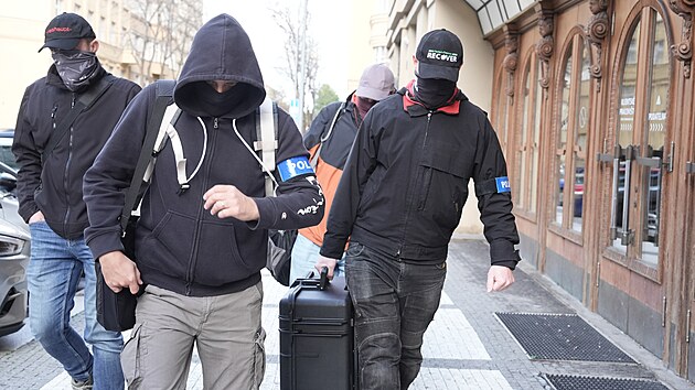 Policist zasahuj v budov VZP v Praze (3. listopadu 2025)