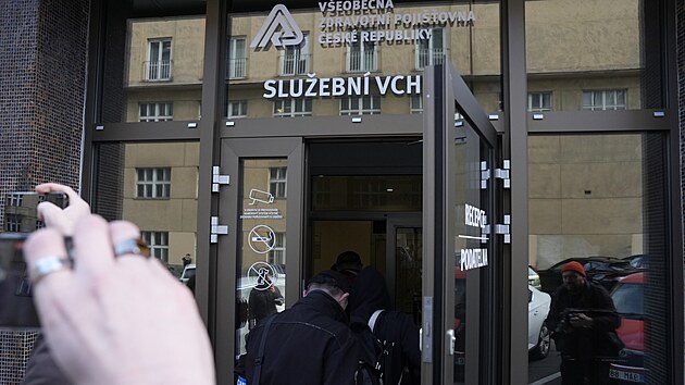 Policist zasahuj v budov VZP v Praze (3. listopadu 2025)