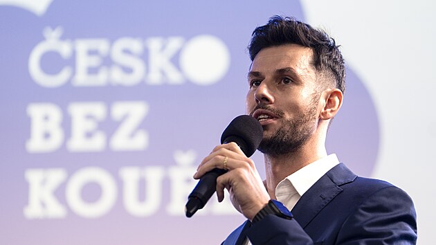 Diskuze iDNES.cz - esko bez koue. Na snmku Maty Kaiser (fredaktor iDNES.cz). (6. listopadu 2025)