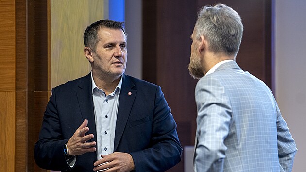 Diskuze iDNES.cz - esko bez koue. Na snmku vlevo Kristijan Fiket, generln editel, Tatra Trucks. (6. listopadu 2025)