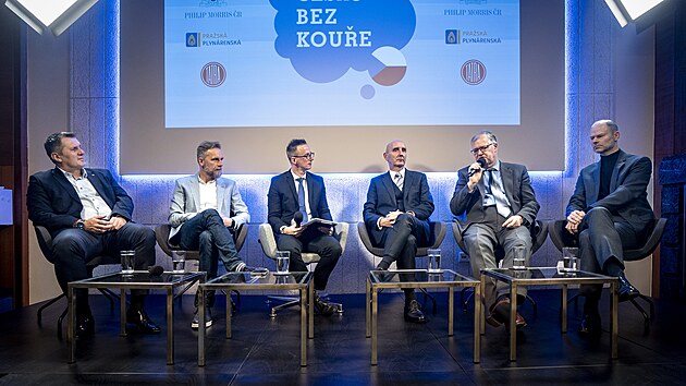 Diskuze iDNES.cz - esko bez koue. Na snmku zleva Kristijan Fiket, generln editel, Tatra Trucks, Petr ebek, editel vnjch vztah Philip Morris R a.s., Vladimr Vokl, modertor iDNES.cz, Ludvk Baleka, pedseda pedstavenstva, Prask plynrensk, Petr Zahradnk, ekonom, expert na evropsk zleitosti, len NERV, Radek picar, viceprezident, Svaz prmyslu a dopravy R. (6. listopadu 2025)
