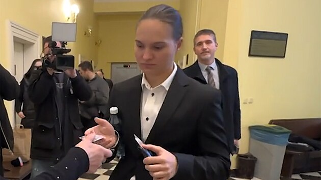 Policistka Lucie Vavrochov� ob�alovan� kv�li smrteln� nehod� (Obvodn� soud pro Prahu 2, 7. listopadu 2025)