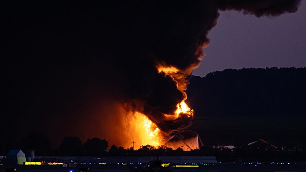 Por pobl mezinrodnho letit v americkm mst Louisville. Zpsobila jej havrie letadla. (5. listopadu 2025)