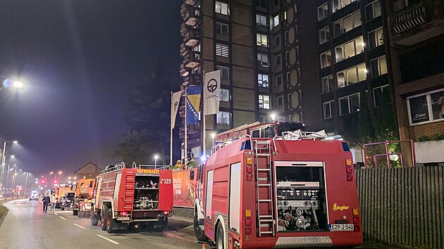 Pi poru v domov senior v bosensk Tuzle zahynulo minimln 10 lid. (5. listopadu 2025)