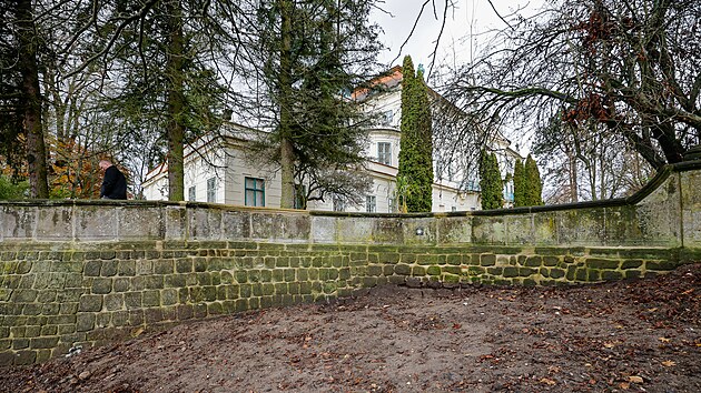 Poklad se nach�zel za zd� v zahradn� ��sti. (3. listopadu 2025)