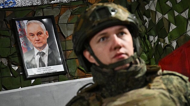 Voj�ci rusk� pr�zkumn� jednotky dost�vaj� ocen�n� za svoji ��ast v boj�ch o ukrajinsk� Pokrovsk. (26. ��jna 2025)