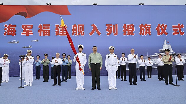 ��nsk� prezident Si �in-pching se ��astn� slavnostn� akce k uveden� nejmodern�j�� ��nsk� letadlov� lod� Fu-�ien do provozu. (5. listopadu 2025)