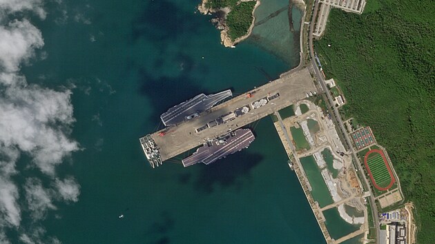 ��na uvedla svou nejnov�j�� letadlovou lod Fu-�ien do provozu. (7. listopadu 2025)