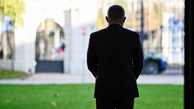 Slovensk� premi�r Robert Fico p�iv�tal v Bratislav� polsk�ho prezidenta Karola Nawrock�ho. (5. ��jna 2025)