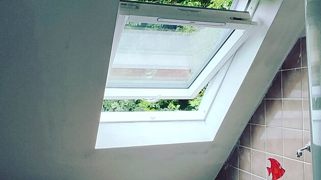 Nové okno je vtí ne pvodní, aby se dovnit dostalo co nejvíce svtla.