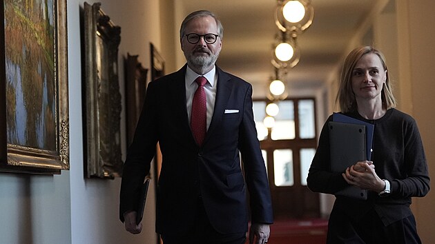 Premi�r Petr Fiala p�ich�z� na jedn�n� vl�dy (6. listopadu 2025)