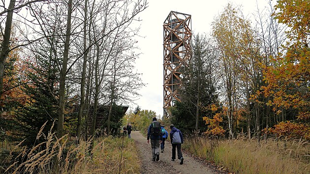 Nejv�t��m l�kadlem ale z�st�v� rozhledna na Pekeln�m kopci. Je to jedna z nep�ehl�dnuteln�ch dominant okol� T�eb��e.