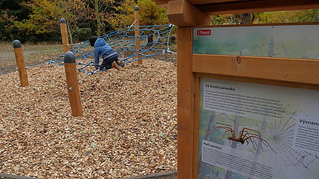 Pta�� hn�zdo, nebo pavu�ina. Mal� n�v�t�vn�ci mohou vyzkou�et oboj�.