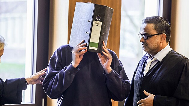 Německý pečovatel zavraždil smrtícími injekcemi deset pacientů, dostal doživotí