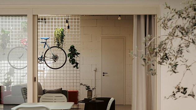 Roxorovou s� vtipn� zdob� j�zdn� kolo.