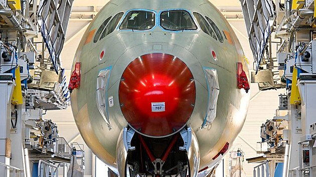 Aerolinky Qantas uk�zaly revolu�n� airbus, l�tat m� komer�n� l�tat od roku 2027. (7. listopadu 2025)