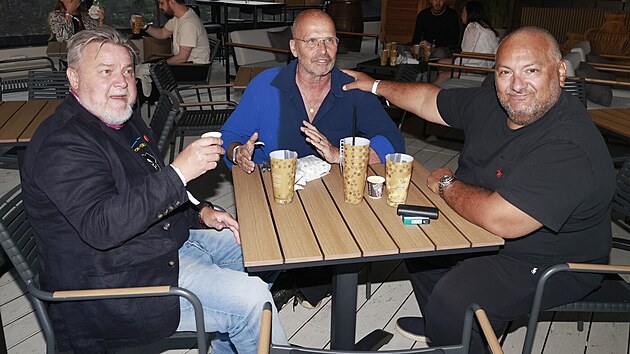 Milo� Pokorn�, Zden�k Pohlreich a Patrik Hezuck� na sedm�m ro�n�ku sout�e Podcast roku (Ob�ansk� plov�rna, Praha, 16. �ervna 2025)