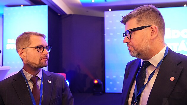 TOP 09 zvolila jako sv�ho nov�ho p�edsedu Mat�je Ond�eje Havla. Ve volb� nem�l protikandid�ta, dostal 120 ze 171 platn�ch hlas�. (8. listopadu 2025)