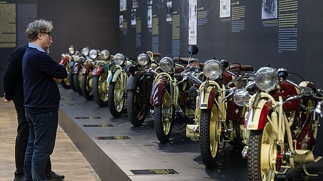 V�stava B�hmerland nebo �echie o nejdel��ch motocyklech na sv�t�. Na sn�mku po�adatel Arno�t Nezme�kal.(6. listopadu 2025)