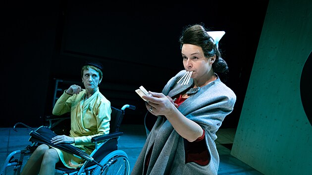 Zuzana Hrzalov a Halka Tekov v inscenaci Laterny magiky nazvan V parku