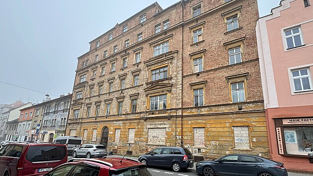 Zaala rekonstrukce zdevastovanho mstskho domu v Resslov ulici 13 v Plzni, kdysi nechvaln proslulho nejhorho ghetta ve mst. (5. listopadu 2025)