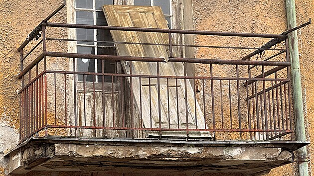 Zaala rekonstrukce zdevastovanho mstskho domu v Resslov ulici 13 v Plzni, kdysi nechvaln proslulho nejhorho ghetta ve mst. (5. listopadu 2025)