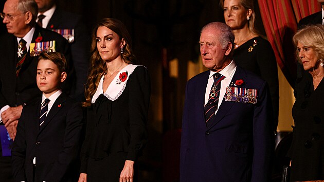 Princ George, princezna Kate, král Karel III. a královna Camilla v Royal Albert...