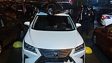 Ticetiletý Kyjevan peváel na stee svého auta nepátelský dron typu áhed,...