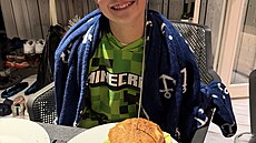 Úspný lov byl zakonen dobrým jídlem.