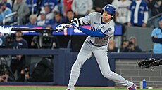 Shohei Ohtani z Los Angeles Dodgers v �estém zápase Sv�tové série v Torontu....