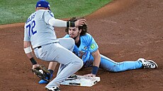 Poslední aut. Miguel Rojas autuje na druhé met Addisona Bargera a koní estý...