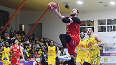 Martin K�í� z Nymburku zakon�uje v utkání se Slunetou Ústí nad Labem.