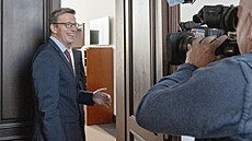 Ministr dopravy Martin Kupka pichází na jednání vlády, kde se bude rozhodovat...