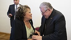 Kardinál Dominik Duka a here�ka Ji�ina Bohdalová na k�tu knihy Spiknutí. (16....