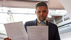 Ministr ivotního prostedí, Petr Hladík (KDU-SL) na tiskové konferenci. (3....