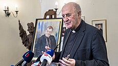 Kniha kondolencí pro Dominika Duku v Arcibiskupském paláci. Na snímku...