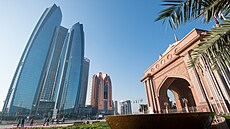Spojené arabské emiráty (SAE) se skládají ze sedmi stát: Abu Dhabí, Dubaj,...