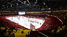 Slavnostní zahájení utkání Jihlavy se Slavií ped pln obsazenou arénou.